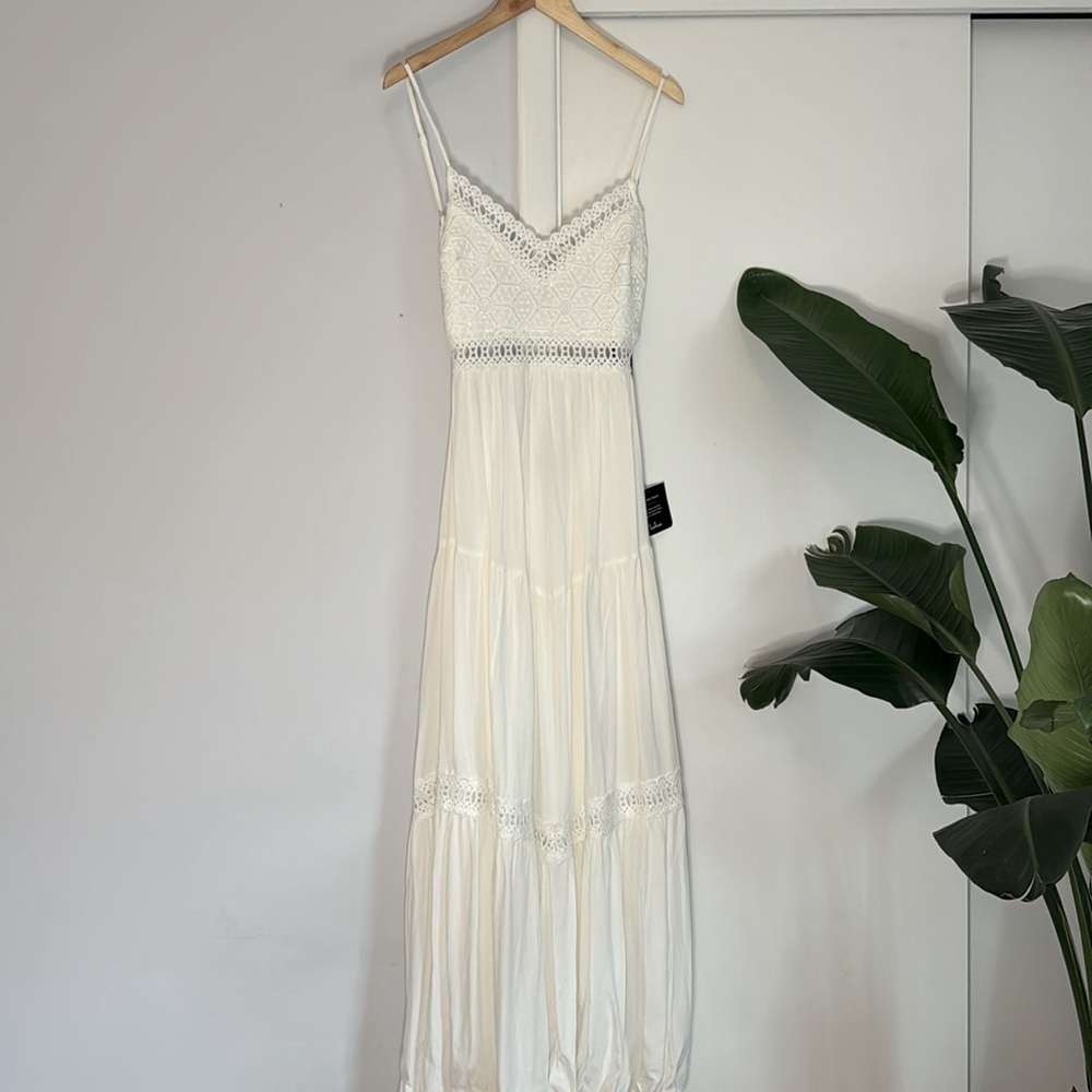 LuLus Maxi Dress, Size M - NWT
